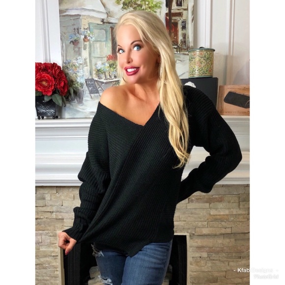 π₯°LAST 2! Black V Neck Diagonal Detail Sweater! - Picture 8 of 8